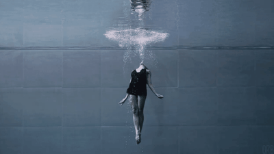 游泳池美女 动态壁纸-拾艺肆